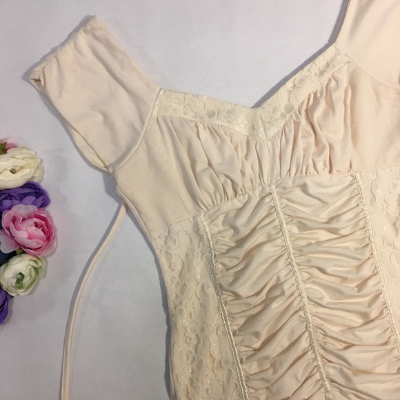 NWOT Guess Cream Ruched Cap Sleeve Blouse - Picture 2 of 5